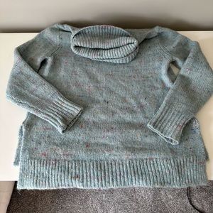 TURTLE NECK SWEATER LIGHTLY WORN